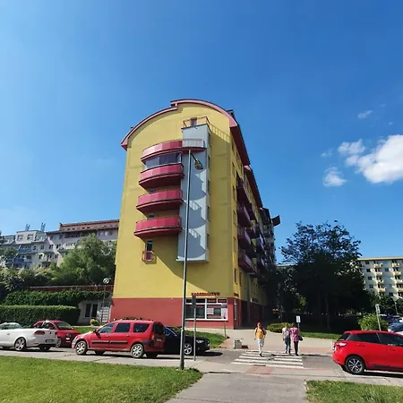 Garden-view Near Center *