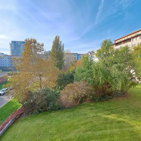 Garden-view Near Center Apartman *